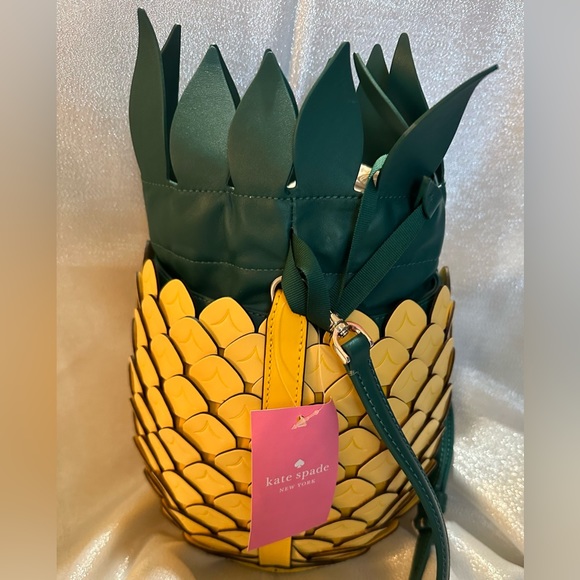kate spade Handbags - Kate spade pineapple crossbody handbag